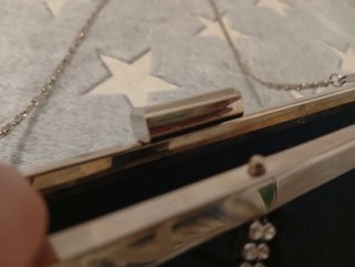 Bolso de fiesta azul con cadena