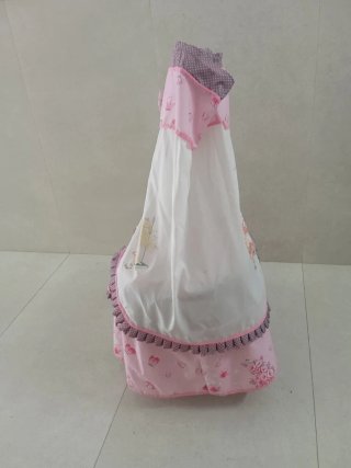 Cuna de juguete rosa