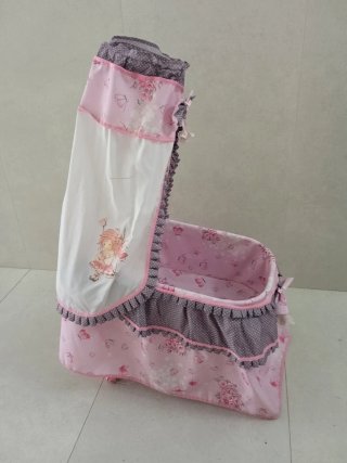 Cuna de juguete rosa