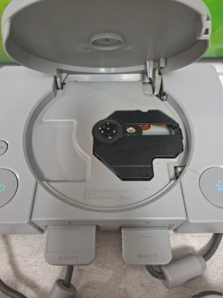 PlayStation 1 gris con Memory Card y accesorios