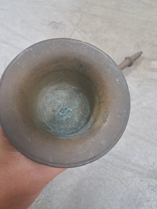 Mortero y mano de bronce antiguo