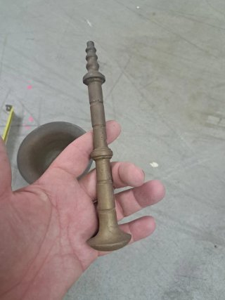 Mortero y mano de bronce antiguo