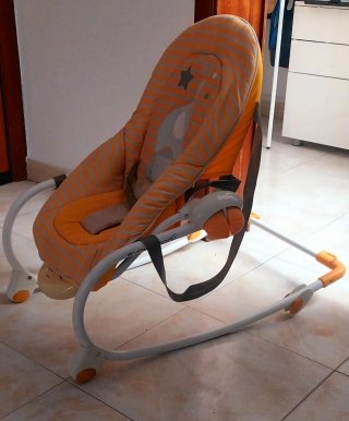 Mecedora de bebé con diseño de elefantes