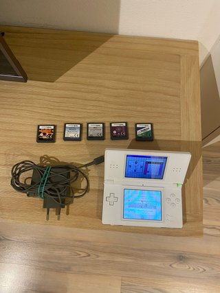 Nintendo DS Lite Blanca + 5 Juegos + Cargador