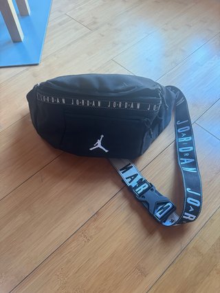 Riñonera Jordan Negra