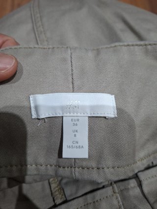 Falda larga beige con cinturón