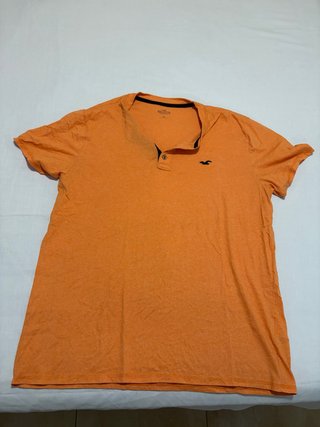 Camiseta Hollister Naranja Botones