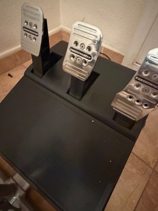 Volante y Asiento Simulación Thrustmaster (cambio)