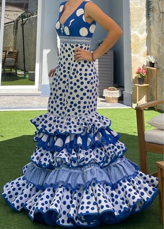 Traje de Flamenca con mucho vuelo Talla 36-38