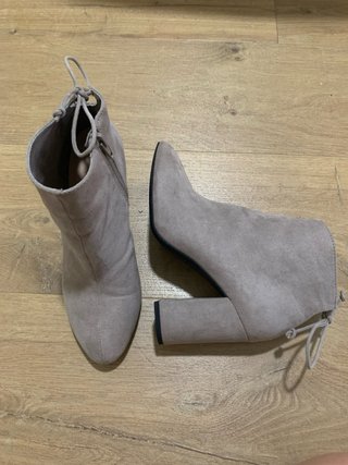 Botines tacón ancho Pull&Bear nude talla 37