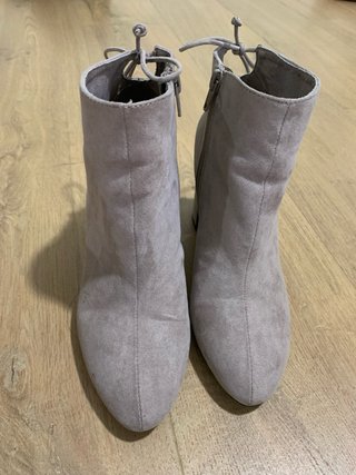 Botines tacón ancho Pull&Bear nude talla 37