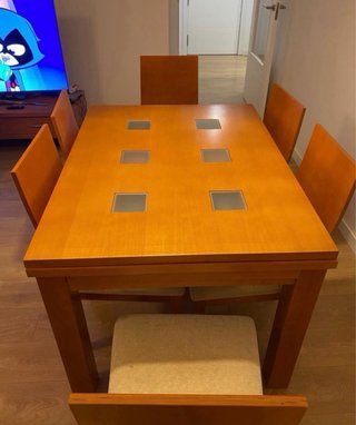 Mesa extensible + 6 sillas + 2 auxiliares