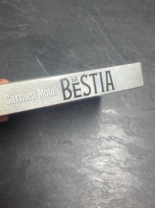 La bestia Carmen Mola 9788408262848 Planeta nuevo