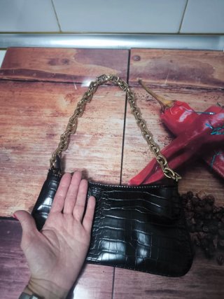 Bolso Zara negro efecto piel