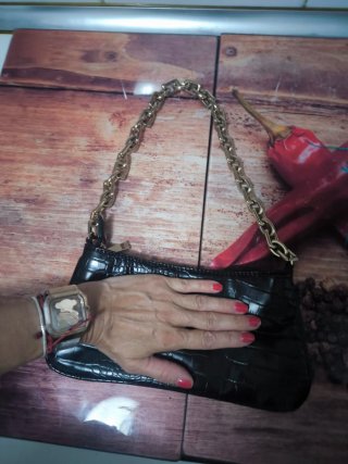 Bolso Zara negro efecto piel