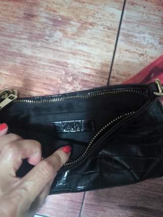 Bolso Zara negro efecto piel