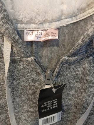 Pijama mono gris con capucha