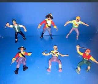 6 Piratas de Plástico Colores Vivos