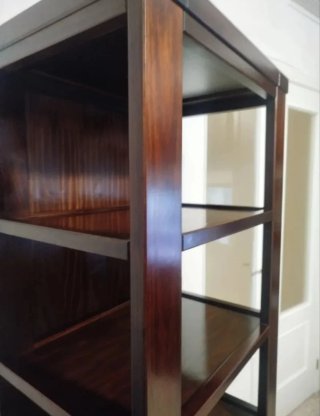 Conjunto comedor: mesa + 4 sillas y estantería