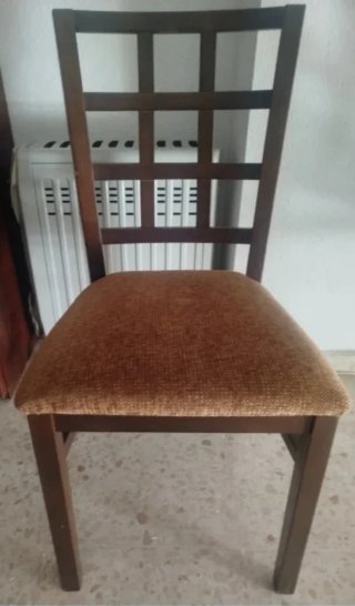 Conjunto comedor: mesa + 4 sillas y estantería