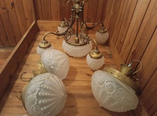 Lámparas de cristal y metal doradas