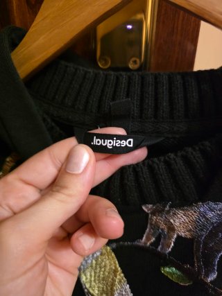Sudadera Desigual bordada animales y flores
