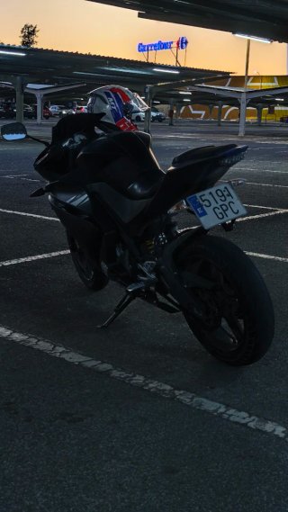 Yamaha YZF 125 Negra