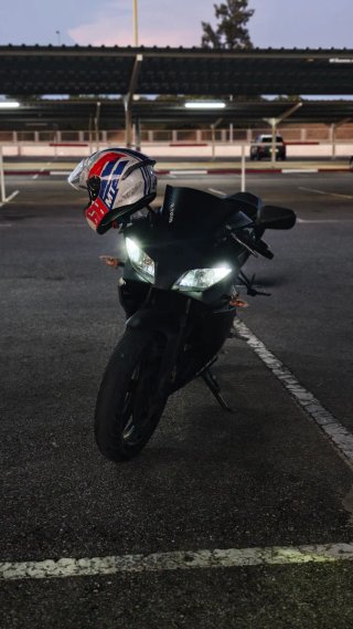 Yamaha YZF 125 Negra