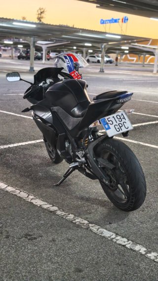Yamaha YZF 125 Negra