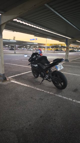 Yamaha YZF 125 Negra