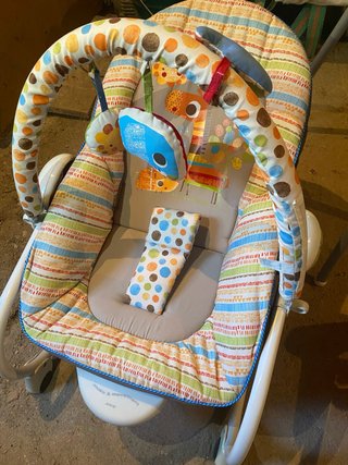 Hamaca para bebé con música y movimiento