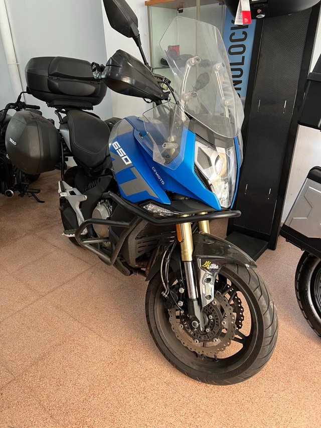 CFMOTO 650 3F Adventure Azul y Negro