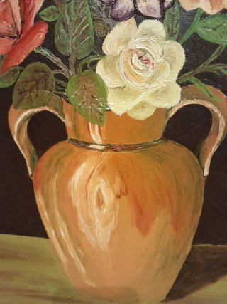 Óleo de flores en jarrón de terracota