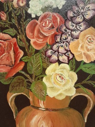 Óleo de flores en jarrón de terracota