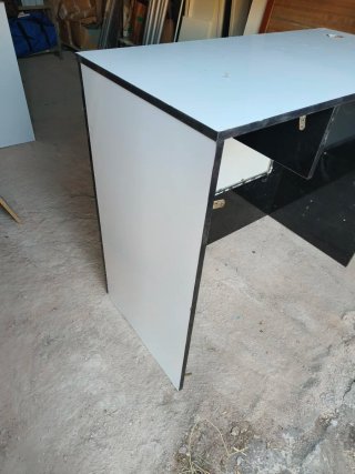 Mostrador de tienda madera y cristal