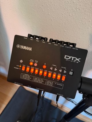 Batería electrónica Yamaha DTX-432K+sillín+Shure
