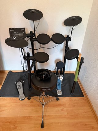 Batería electrónica Yamaha DTX-432K+sillín+Shure