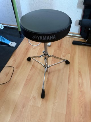 Batería electrónica Yamaha DTX-432K+sillín+Shure