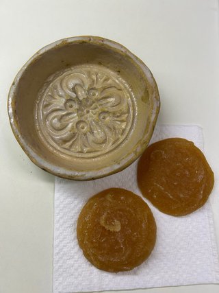Formina antica in terracotta decorata
