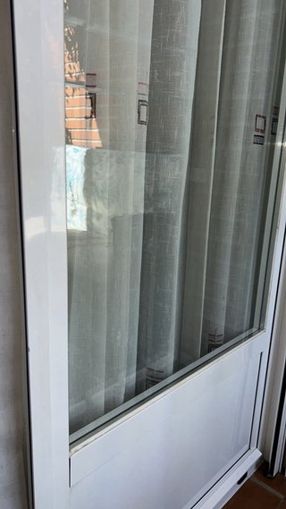Puerta aluminio blanco