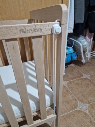 Cuna de bebé de madera