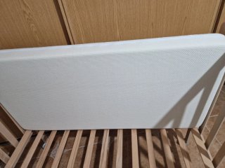 Cuna de bebé de madera