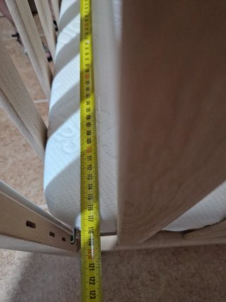 Cuna de bebé de madera