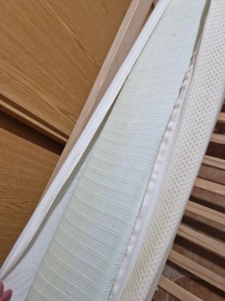Cuna de bebé de madera