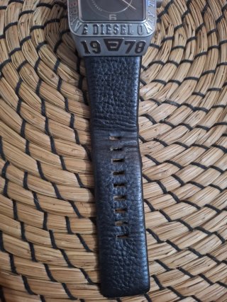 Reloj Diesel Cuadrado Negro y Plateado