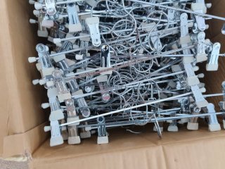 Lote +200 perchas infantiles madera y metal