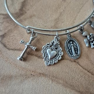 Bracciale con ciondoli religiosi