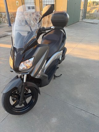 Yamaha x max 250