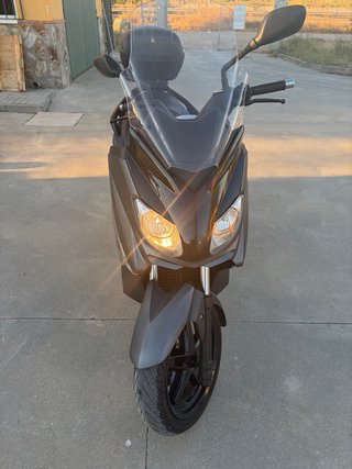 Yamaha x max 250