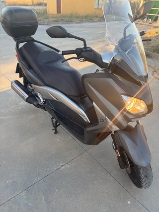 Yamaha x max 250